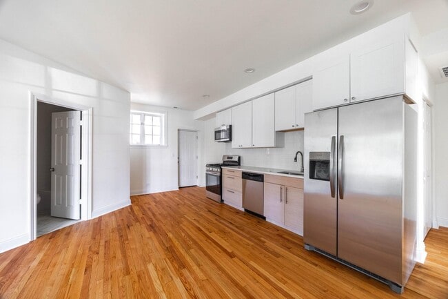 Building Photo - 3107 N Harding Ave