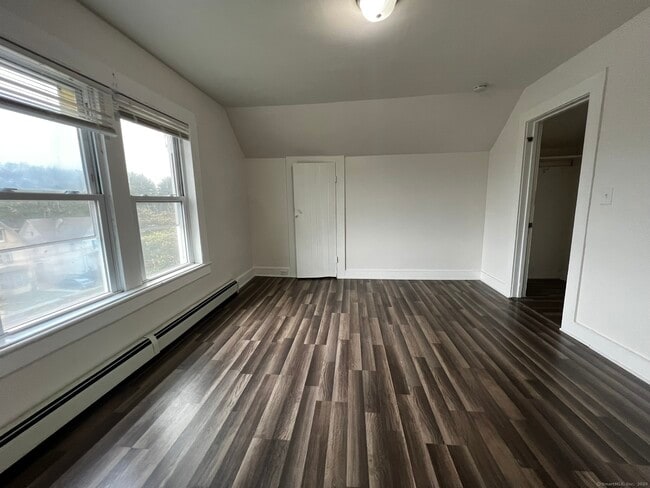 Building Photo - 65 Linsley Ave