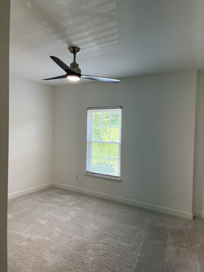 Building Photo - 1622 Brentwood Pointe