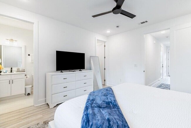 Building Photo - 125 Blue Eden Lp