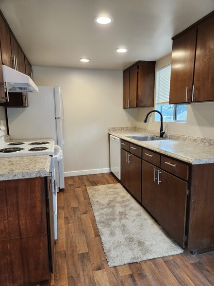 Kitchen with new appliances - 7915 236th St SW