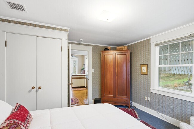 Building Photo - 303 Westwood Ave