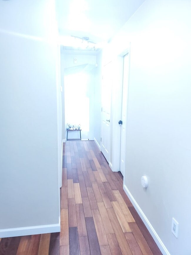 Building Photo - Deep Creek