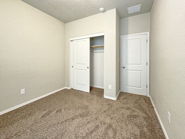Building Photo - New 4 BR Home in Great Neighborhood!