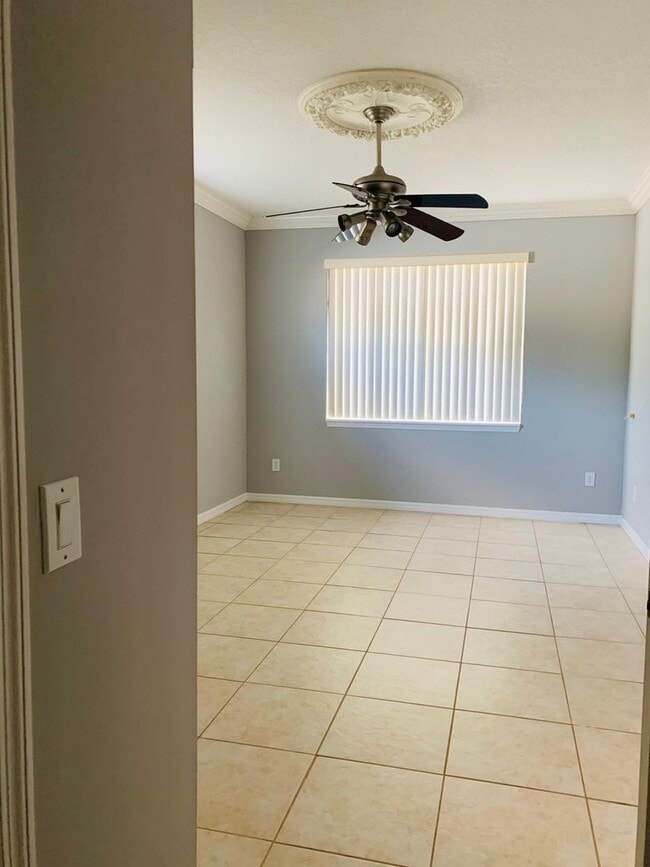 Building Photo - Beautiful 4 bed 3 bath plus Office and Pri...
