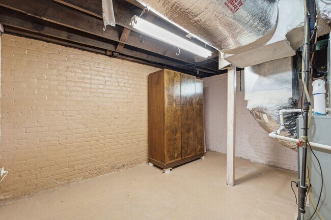 Building Photo - 1301 Clarke St