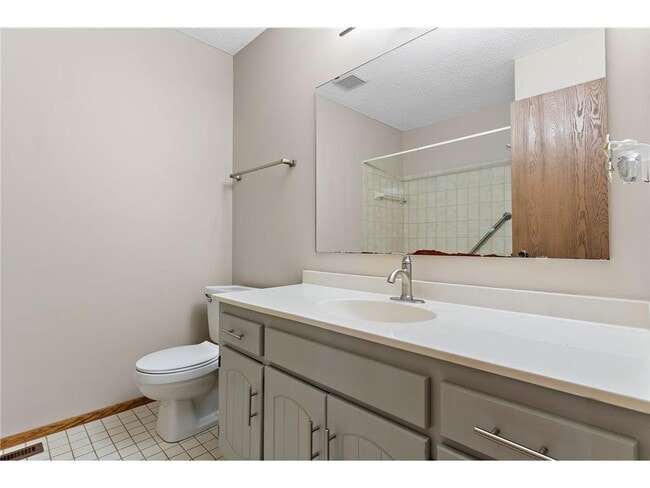 Building Photo - 560 Donegal Cir