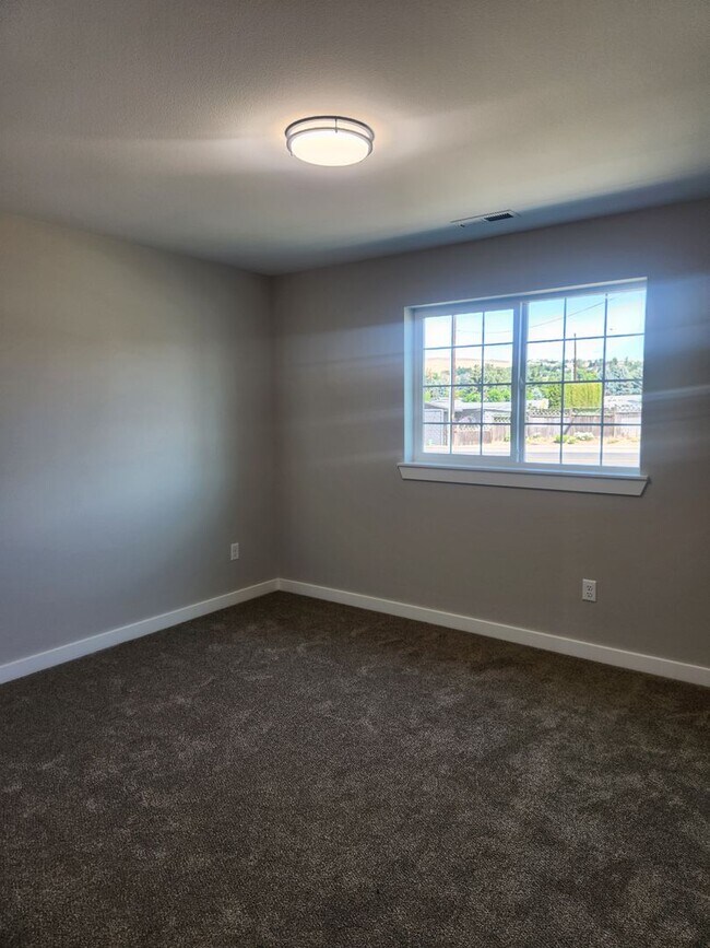 Building Photo - n625