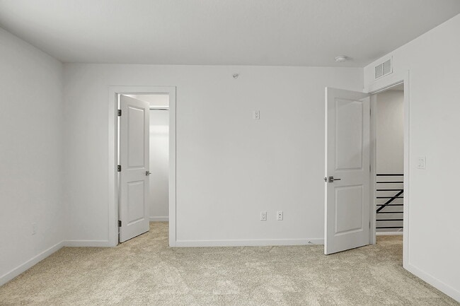 Building Photo - $2,350- 3 Bed 2.5 Bath Townhome in CO Spri...