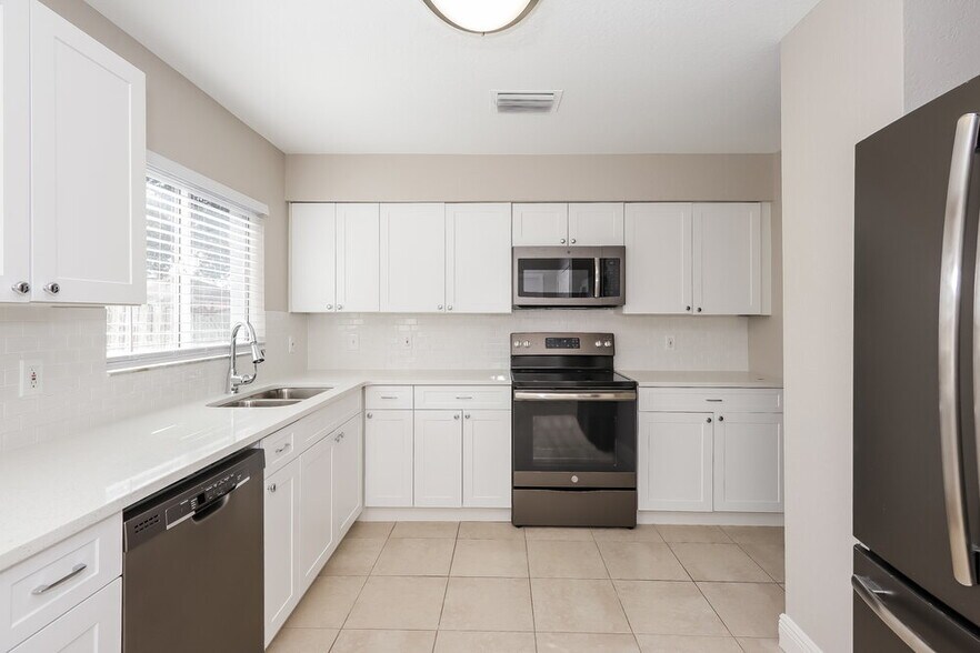 Building Photo - 13250 Pike Lake Dr