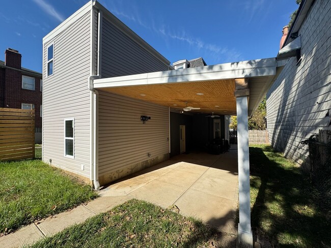 Building Photo - Recently Renovated 4 Bed/2 Bath House in H...