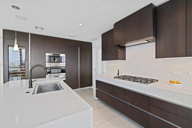 Building Photo - 2200 N Ocean Blvd