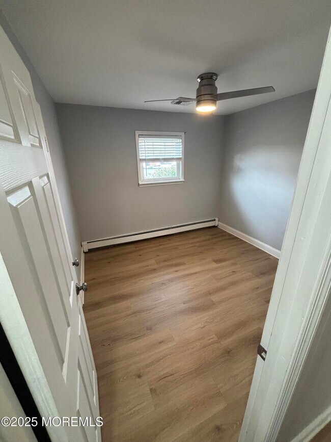 Building Photo - 127 Bloomfield Rd