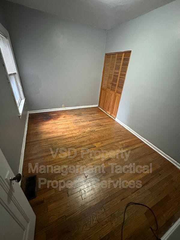 Building Photo - 3289 E 143rd St