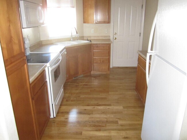 Building Photo - Charming Duplex for Rent