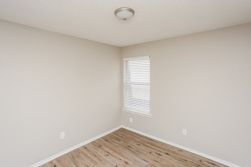 Building Photo - 2213 Whispering Wind St