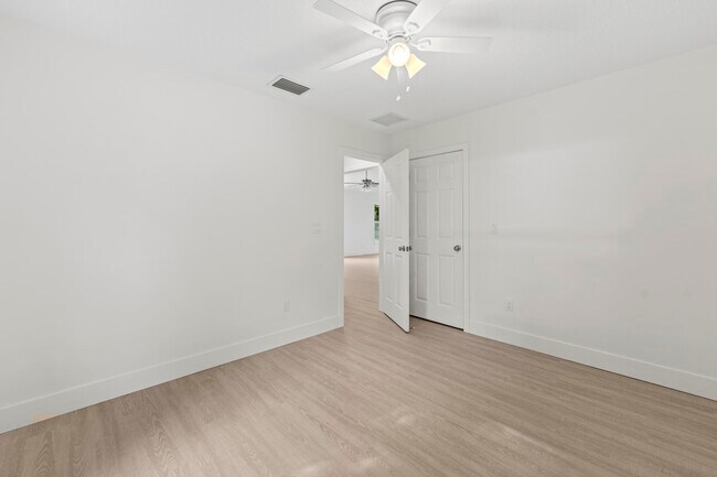 Building Photo - 7304 Miramar Ave