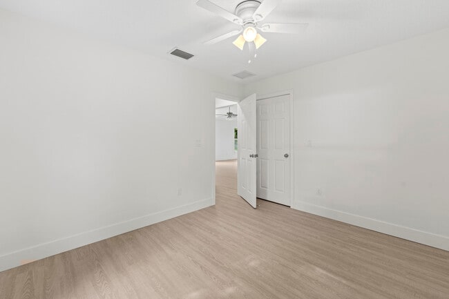 Building Photo - 7401 Donlon Rd