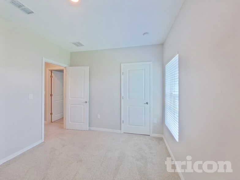 Building Photo - 226 Amber Way