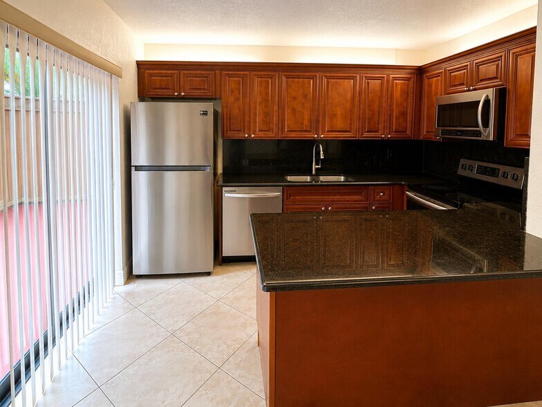 Building Photo - 168 Lake Arbor Dr
