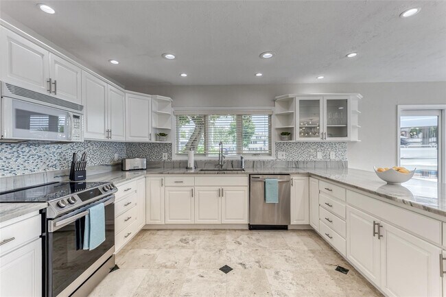 Building Photo - 616 1st Key Dr