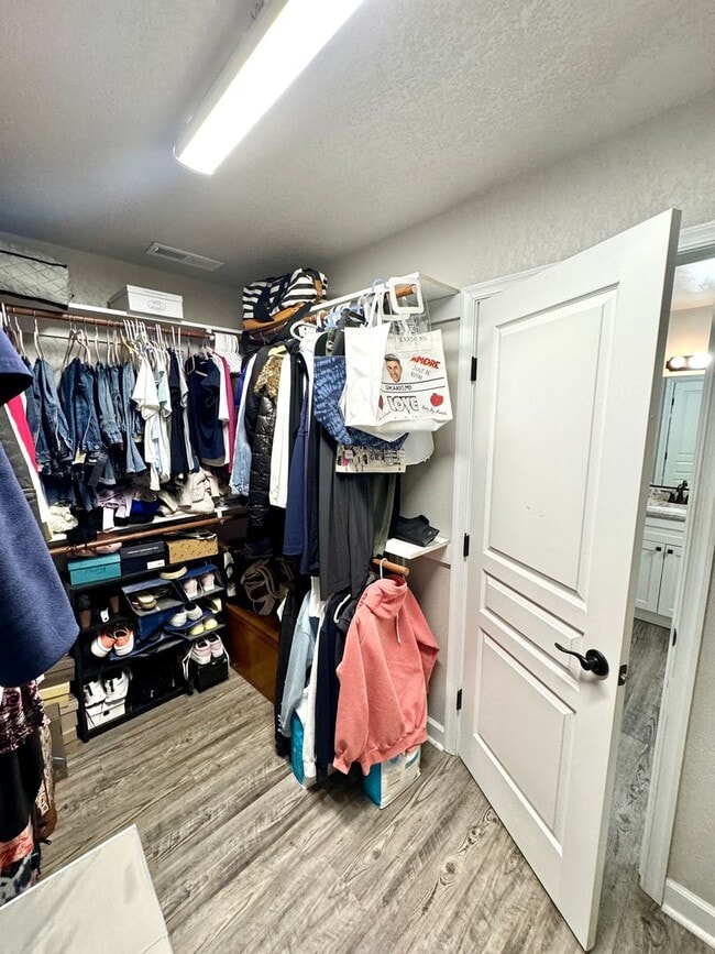 Building Photo - WELCOME HOME to your Beautifully updated townhome.
