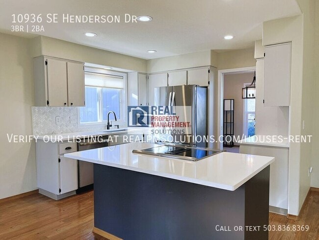 Building Photo - 10936 SE Henderson Dr