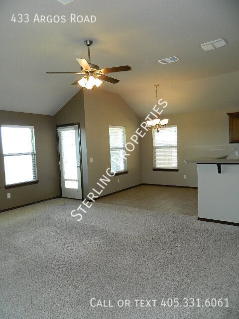Building Photo - 433 Argos Rd