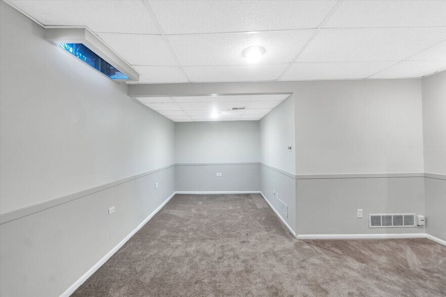 Building Photo - 22224 Edgewater