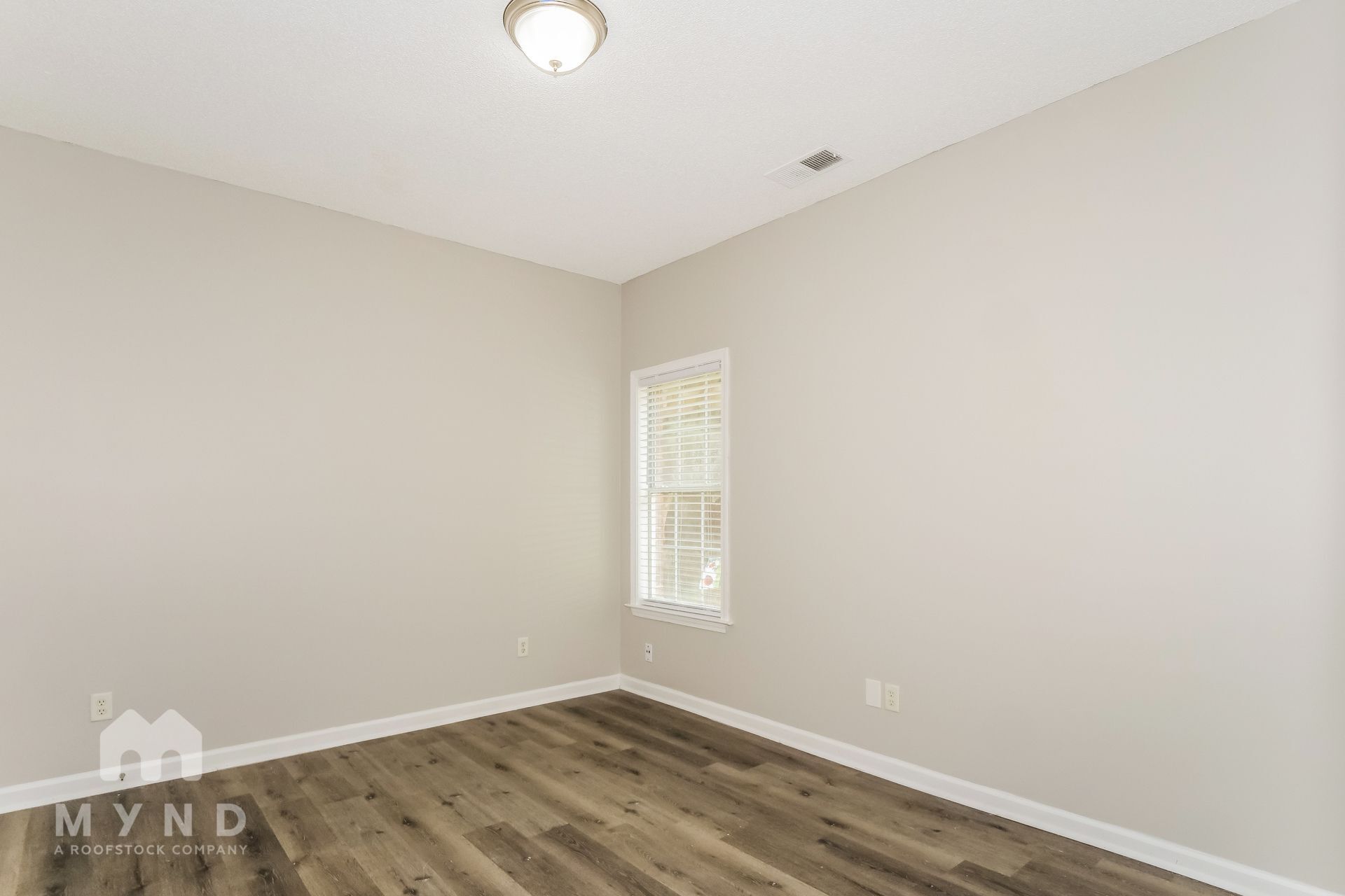 Building Photo - 8647 Rogers Park Ave