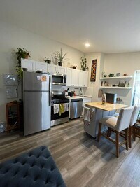 Building Photo - 1917 Spring Garden St