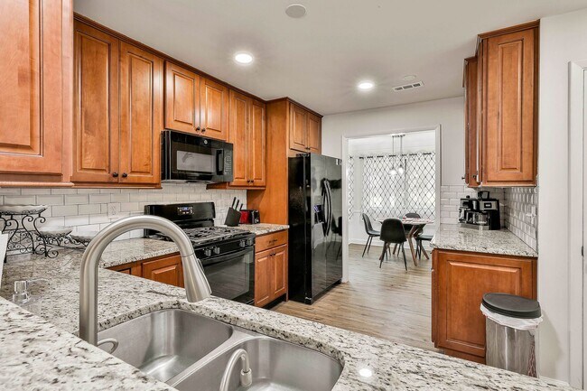 Building Photo - Charming 3 Bed / 2 Bath Furnished Ranch in One of Peachtree City's Most Scenic Settings