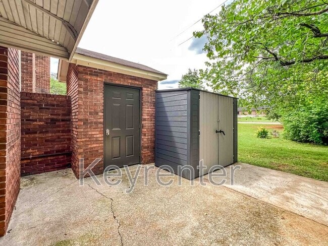 Building Photo - 128 Durwood Rd