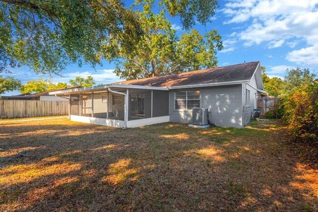 Building Photo - 3Br 2BA Home in Brandon, FL - New Paint and Carpet