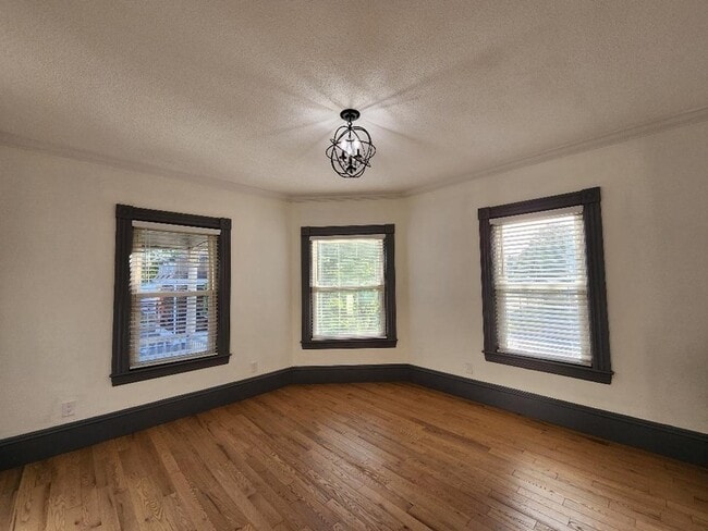 Building Photo - 105 E Main St