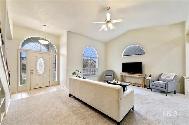 Building Photo - Gorgeous 4 bed 3 Bath Home Located in Meridian