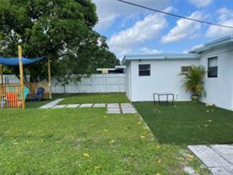 Building Photo - 1630 NW 13th Ct