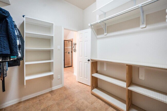 Building Photo - 18419 Willow Oak Bend Dr
