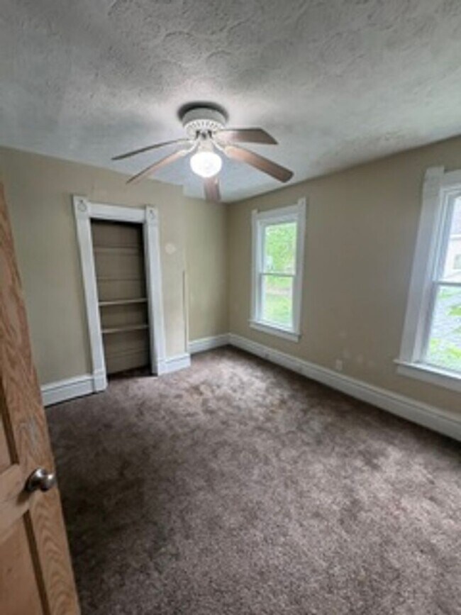 Building Photo - 4 bedroom single family home in Peoria for Rent