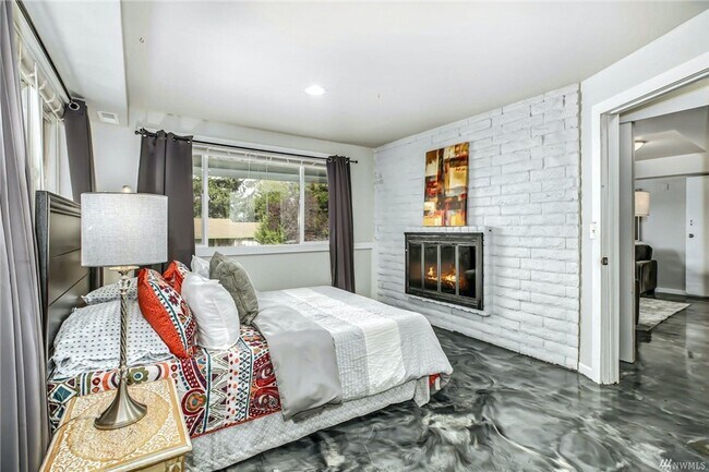 Building Photo - 2323 - Jones