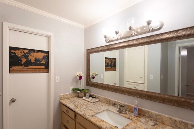 Building Photo - 14107 Swiss Hill Dr