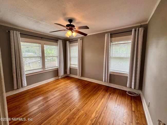 Building Photo - 2325 Myra St