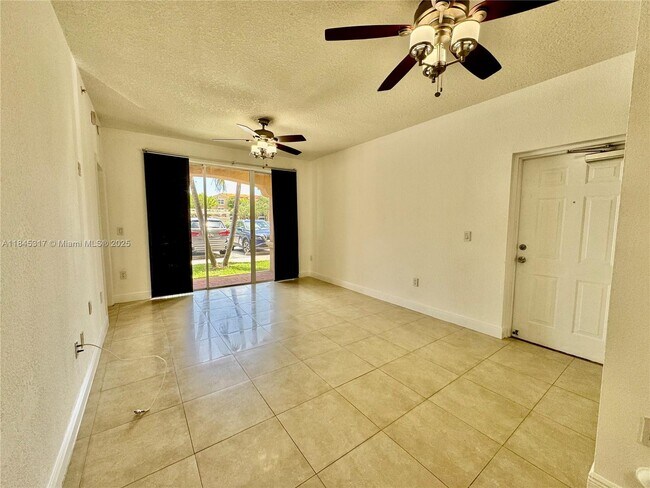 Building Photo - 6540 NW 114th Ave