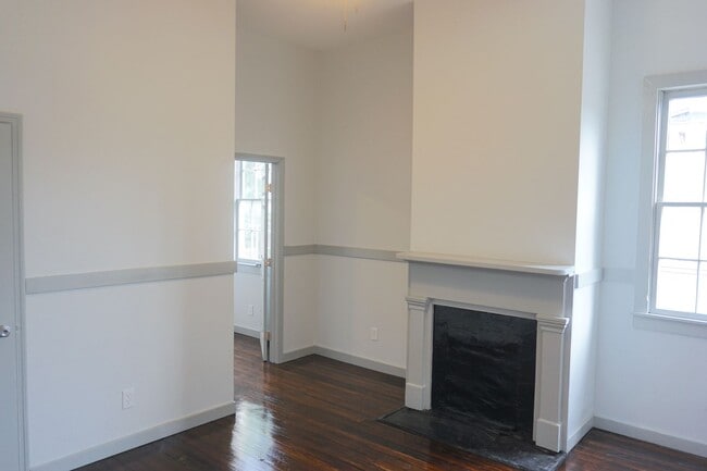 Building Photo - 2 BED | 1 BATH | JUST RENOVATED | VICTORIA...