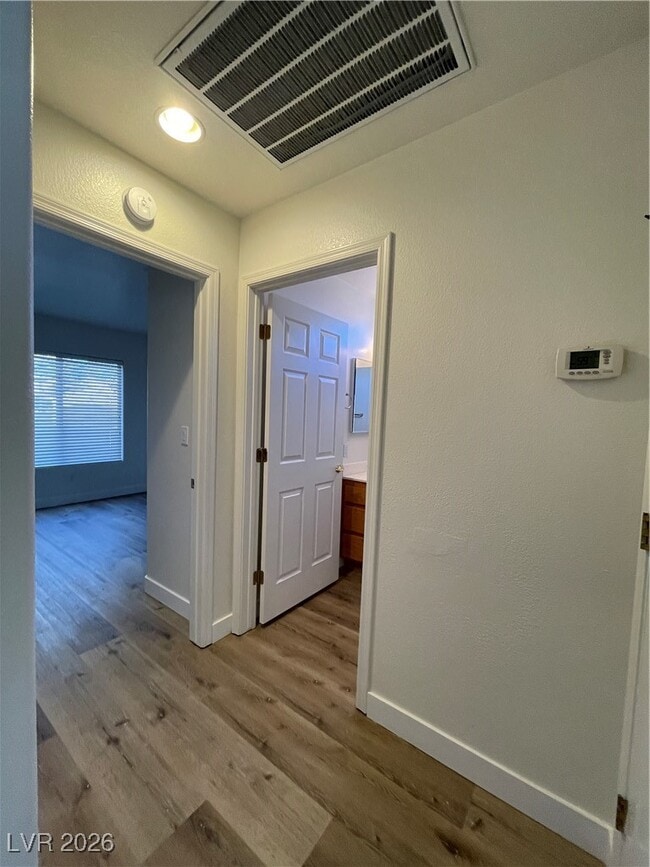 Building Photo - 10617 Mission Lakes Ave