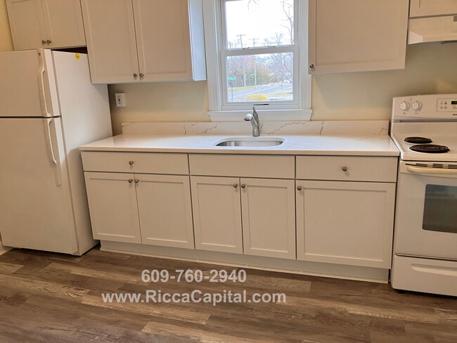 Building Photo - 308 13th St