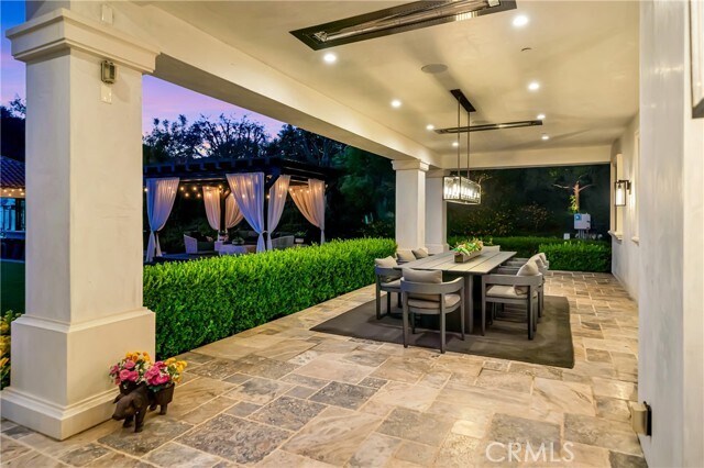 Building Photo - 2037 Delphine Ln