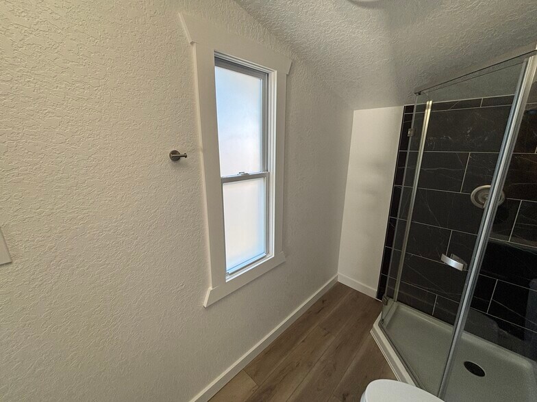 Building Photo - 150 S Nekoma Ave