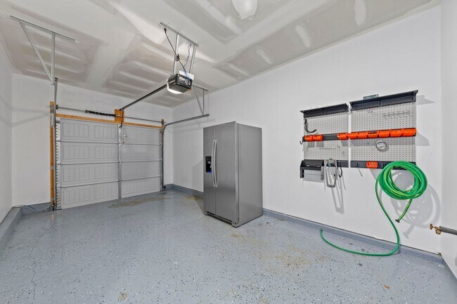 Building Photo - 155 Champions Ln
