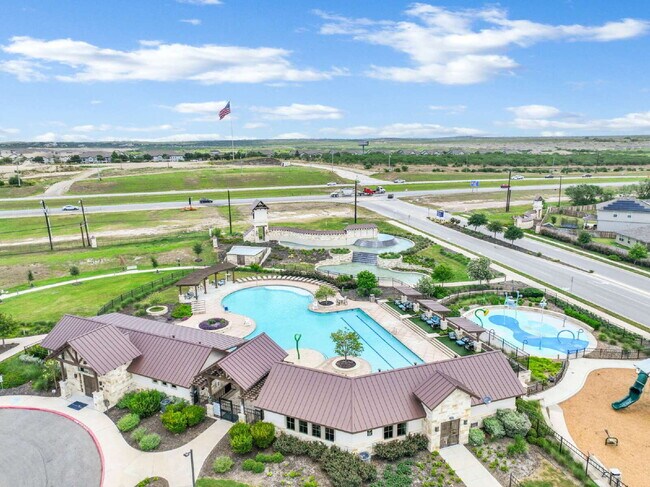 Building Photo - "Spacious 5-Bedroom Sanctuary with 2.5 Bat...